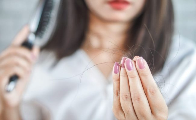 كيف تحمين شعرك وأظافرك من التكسر