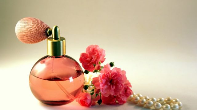 افضل عطور فيصل الدايل للنساء مع الأسعار وطريقة الشراء 2023