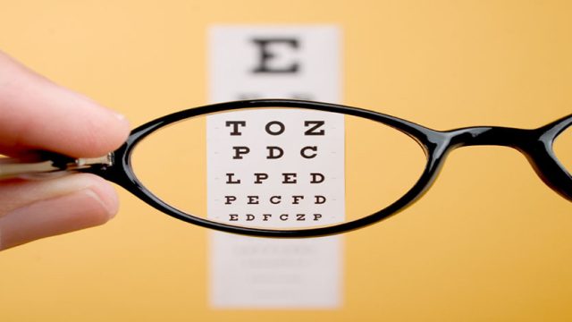 الفرق بين نظارة القراءة والنظر