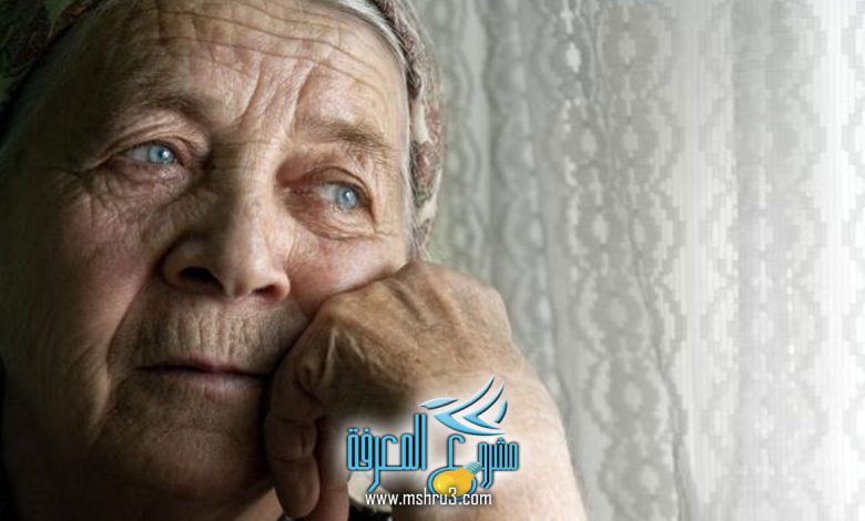 تفسير رؤية امرأة عجوز مجهولة في المنام